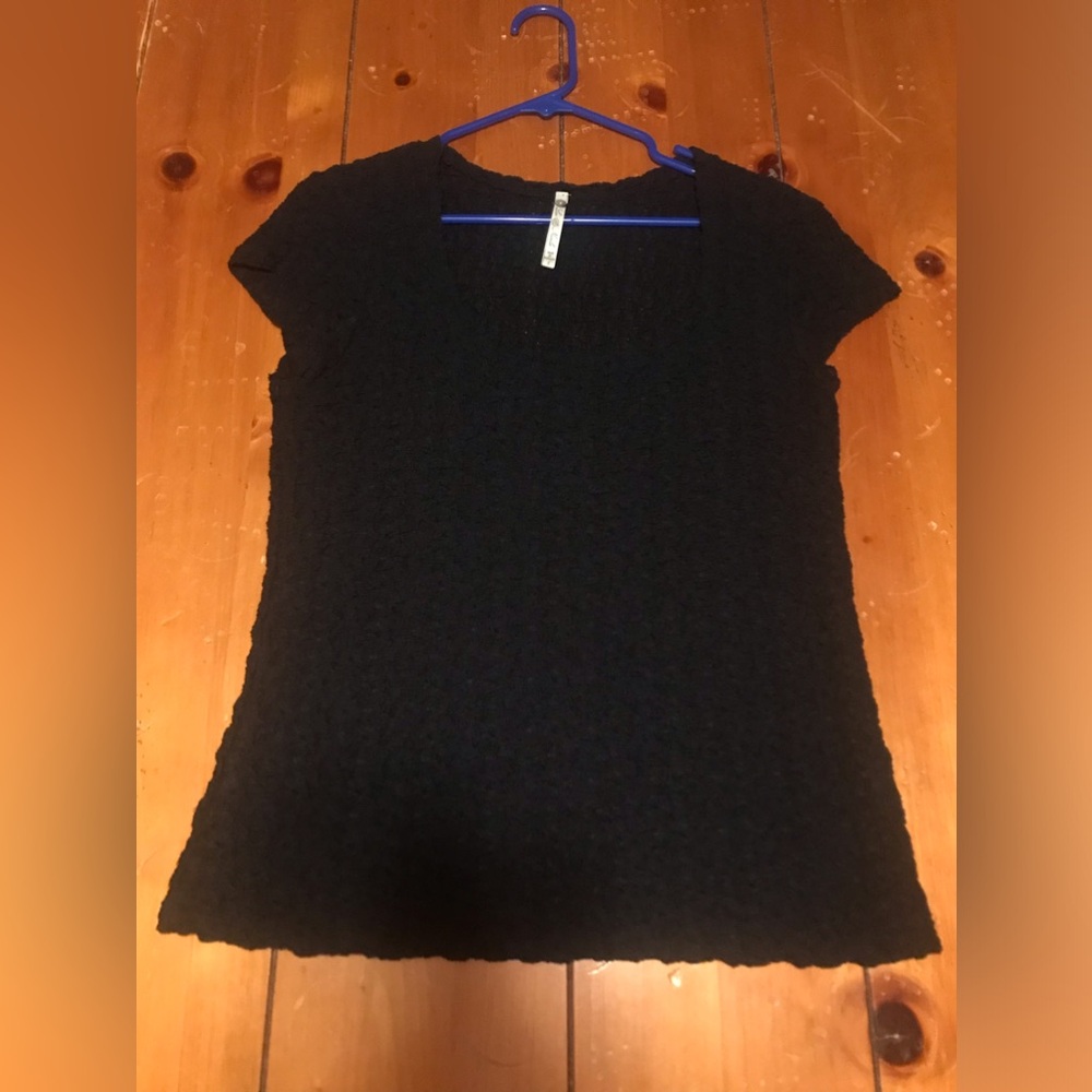 Leo & Nicale top, size Large, black.